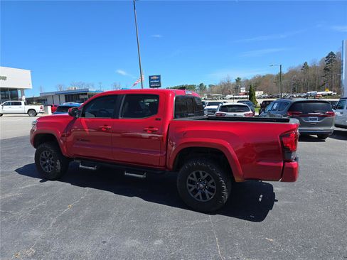 Used 2023 Toyota Tacoma SR5 w/ Technology Package image 6