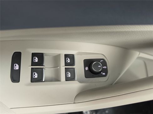 New 2026 Volkswagen Jetta SE FWD image 11