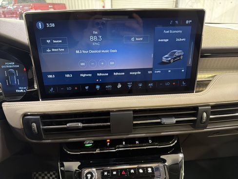 Used 2023 Lincoln Corsair FWD w/ Equipment Group 101A image 17