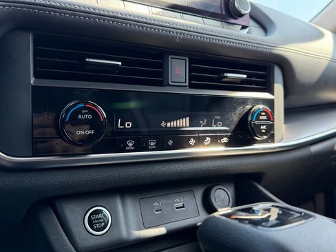 Used 2023 Nissan Rogue SV image 35