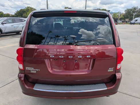 Used 2019 Dodge Grand Caravan GT FWD image 3