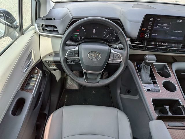 Used 2024 Toyota Sienna XLE FWD image 19