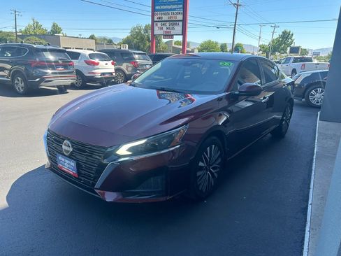Used 2023 Nissan Altima 2.5 SV AWD/4WD image 2
