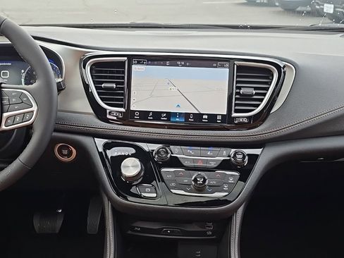New 2026 Chrysler Pacifica Pinnacle image 16