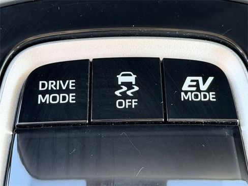 Used 2025 Toyota Corolla LE image 39