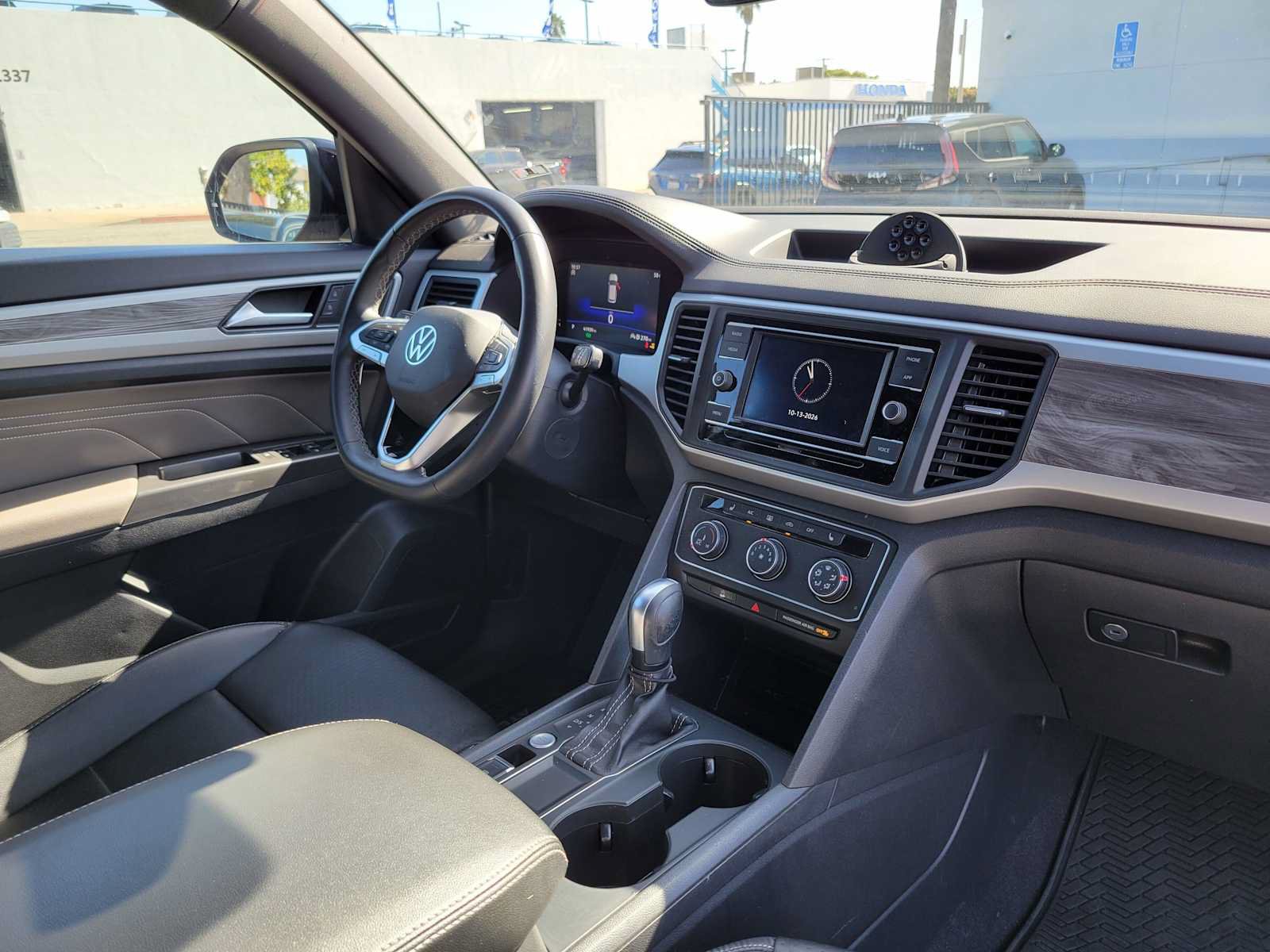 Used 2023 Volkswagen Atlas Cross Sport SE FWD image 11