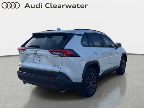 Used 2022 Toyota RAV4 XLE Premium image 4