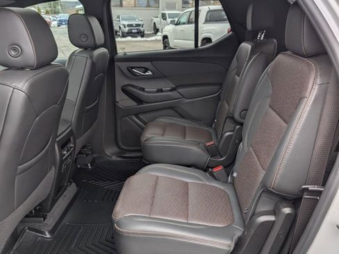 Used 2022 Chevrolet Traverse High Country image 16