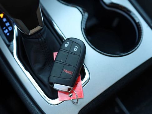 Used 2020 Jeep Grand Cherokee Laredo image 23