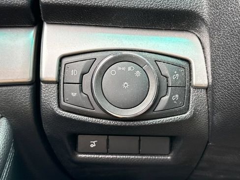 Used 2016 Ford Explorer XLT w/ Equipment Group 202A AWD/4WD image 30