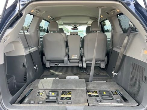 Used 2018 Toyota Sienna XLE w/ XLE Navigation Package FWD image 46