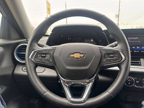 Used 2025 Chevrolet Trax LT w/ LT Convenience Package FWD image 27