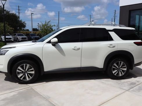 Used 2023 Nissan Pathfinder SL AWD/4WD image 7