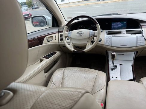 Used 2010 Toyota Avalon XL image 14