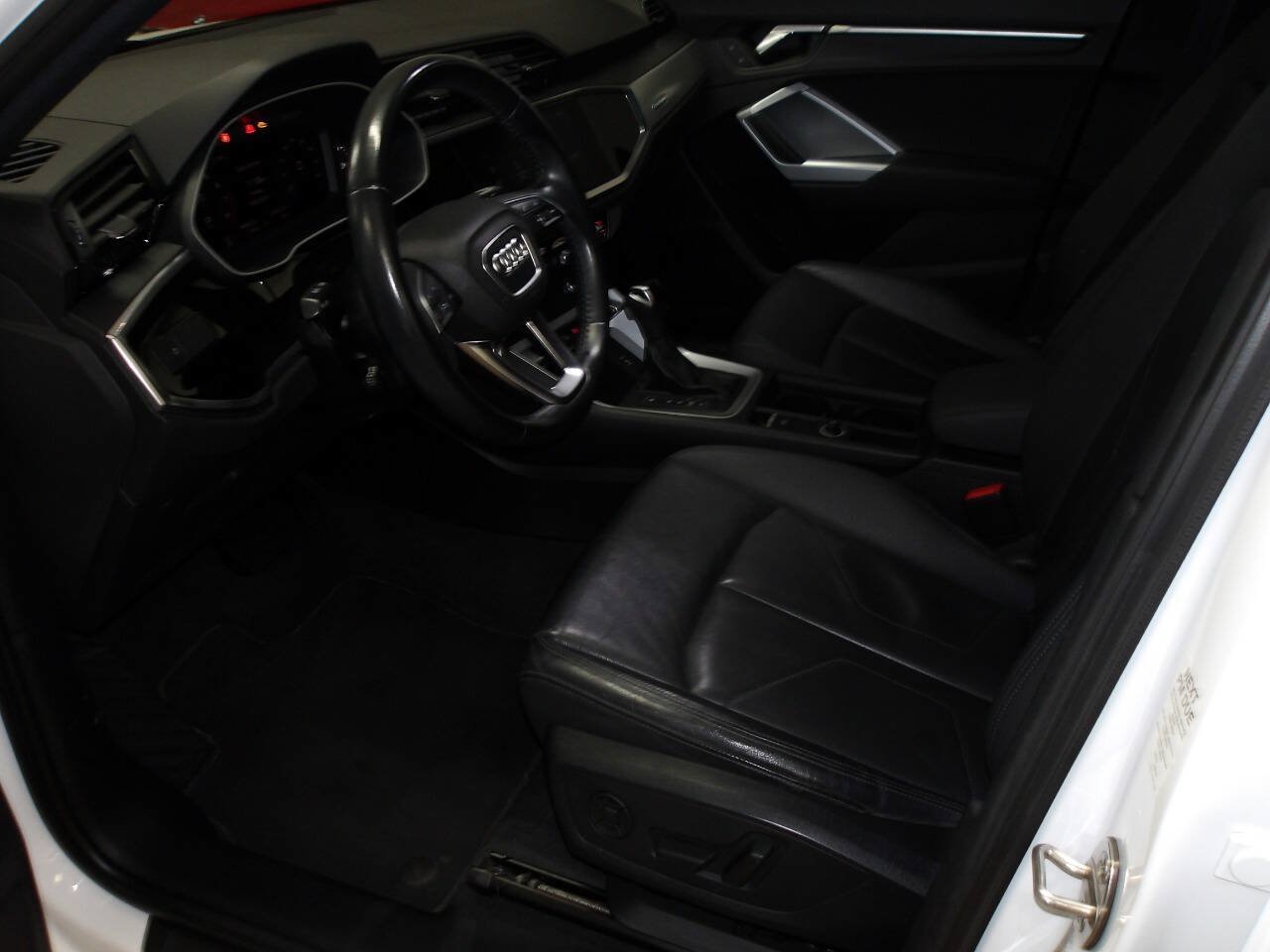 Used 2019 Audi Q3 2.0T Premium AWD/4WD image 11