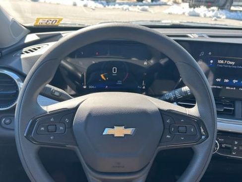 New 2026 Chevrolet Trax LT w/ Sunroof Package image 20