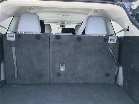 Used 2022 Toyota Highlander LE FWD image 6