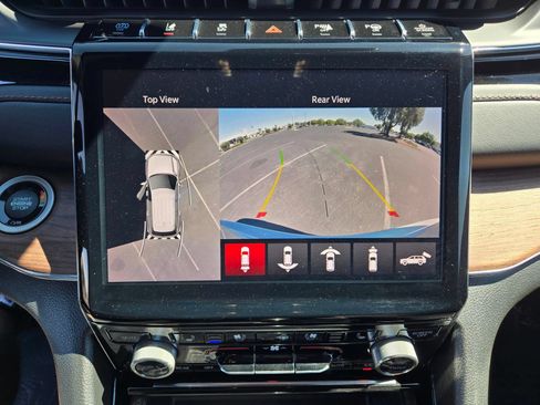 Used 2023 Jeep Grand Cherokee Summit w/ Advanced Protech Group IV AWD/4WD image 18