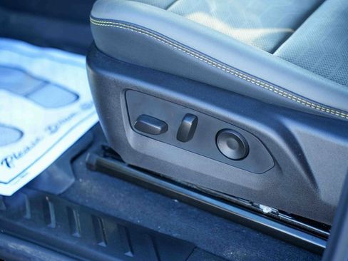 Used 2025 Chevrolet Colorado ZR2 w/ Midnight Edition image 22