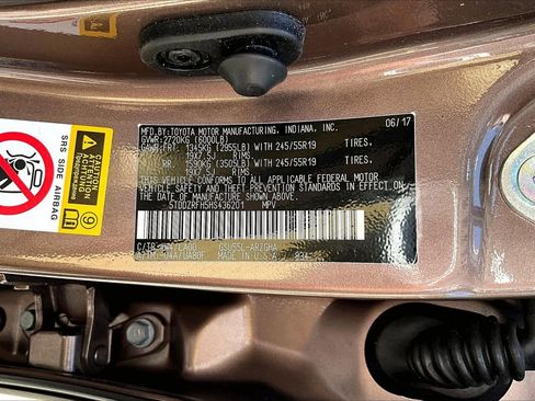 Used 2017 Toyota Highlander Limited Platinum image 16