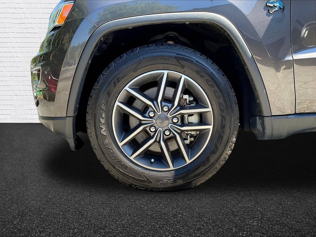 Used 2021 Jeep Grand Cherokee Limited AWD/4WD image 26