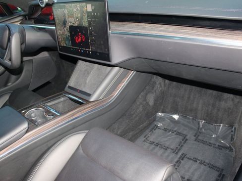 Used 2022 Tesla Model S AWD image 17