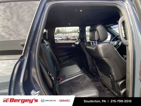 Used 2017 Jeep Grand Cherokee Altitude image 29