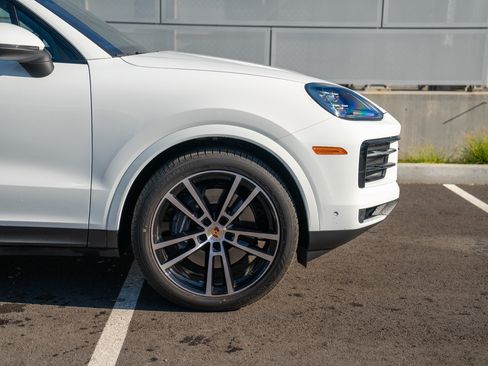 Certified 2026 Porsche Cayenne AWD/4WD image 9