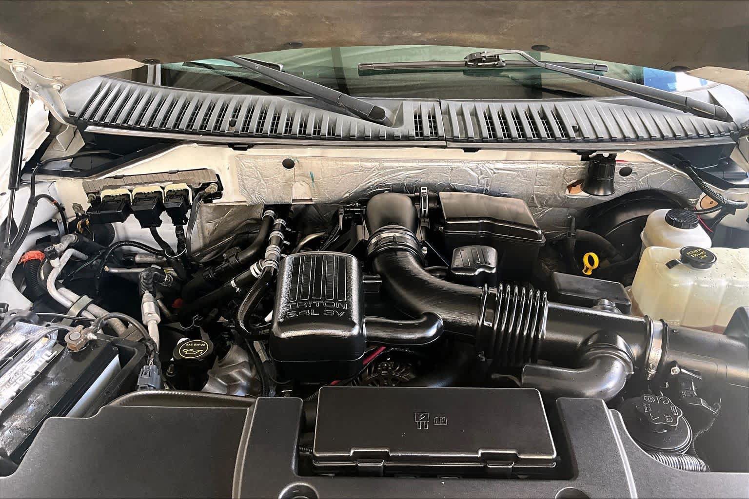 Used 2014 Ford Expedition XLT w/ Equipment Group 202A RWD image 30