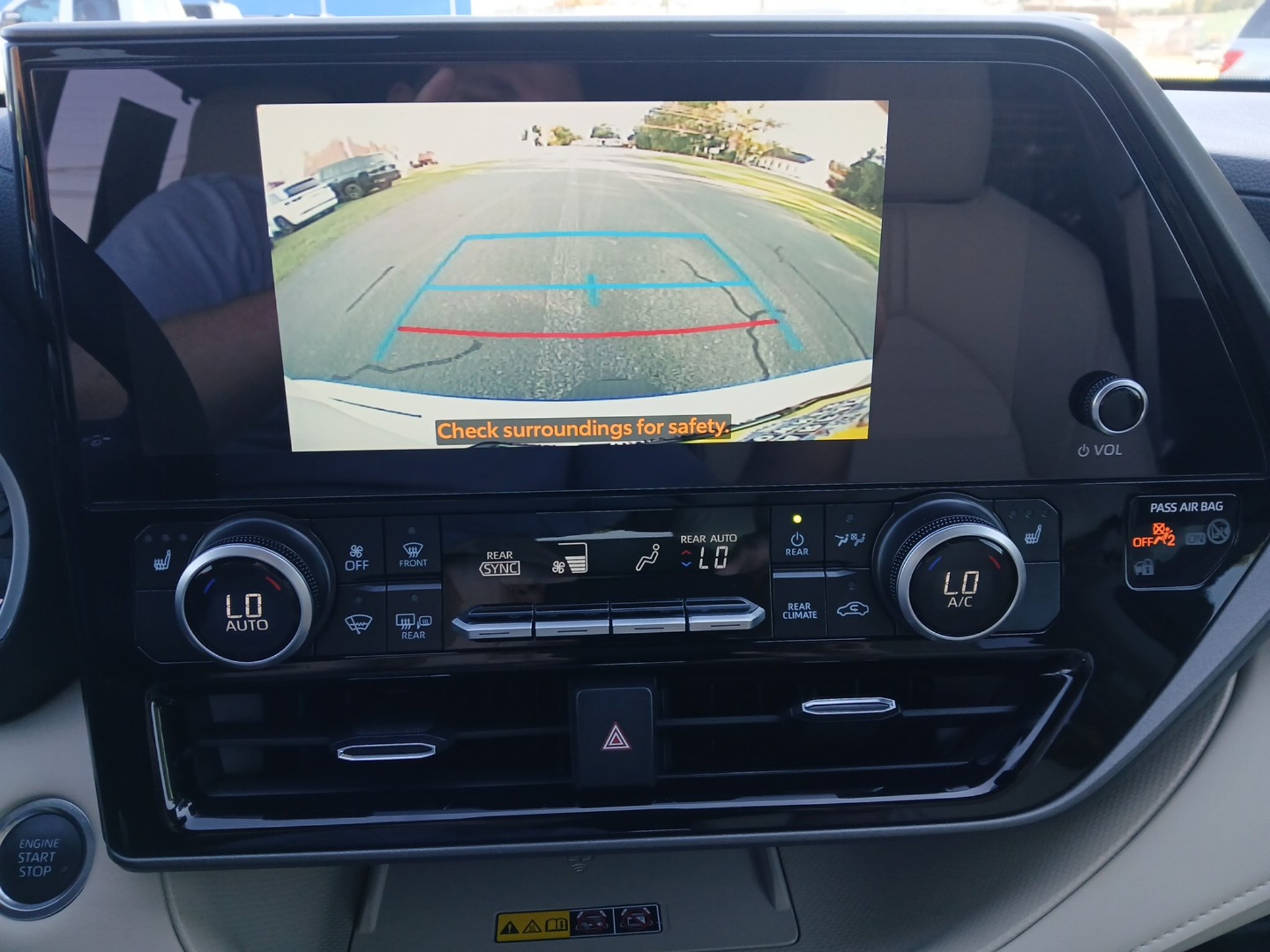 Used 2025 Toyota Highlander XLE FWD image 43