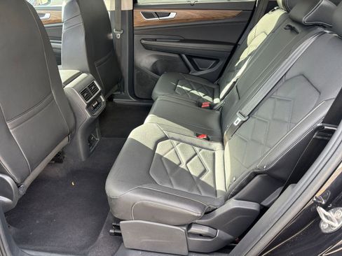 Used 2025 Volkswagen Atlas SE image 23