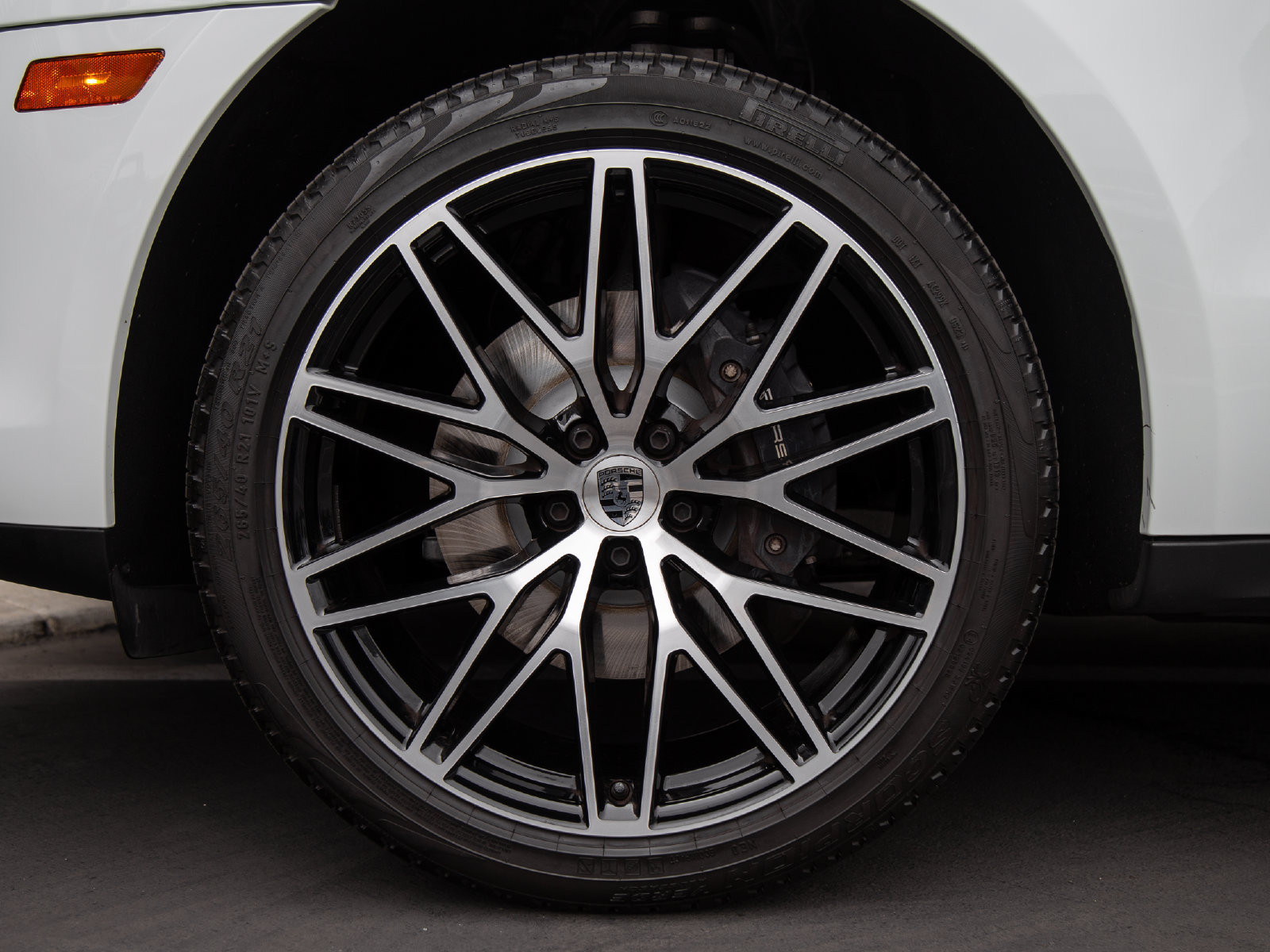 Certified 2023 Porsche Macan AWD/4WD image 12