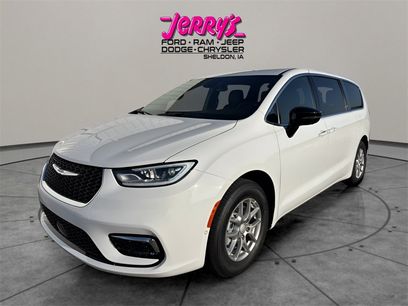 New 2026 Chrysler Pacifica Select