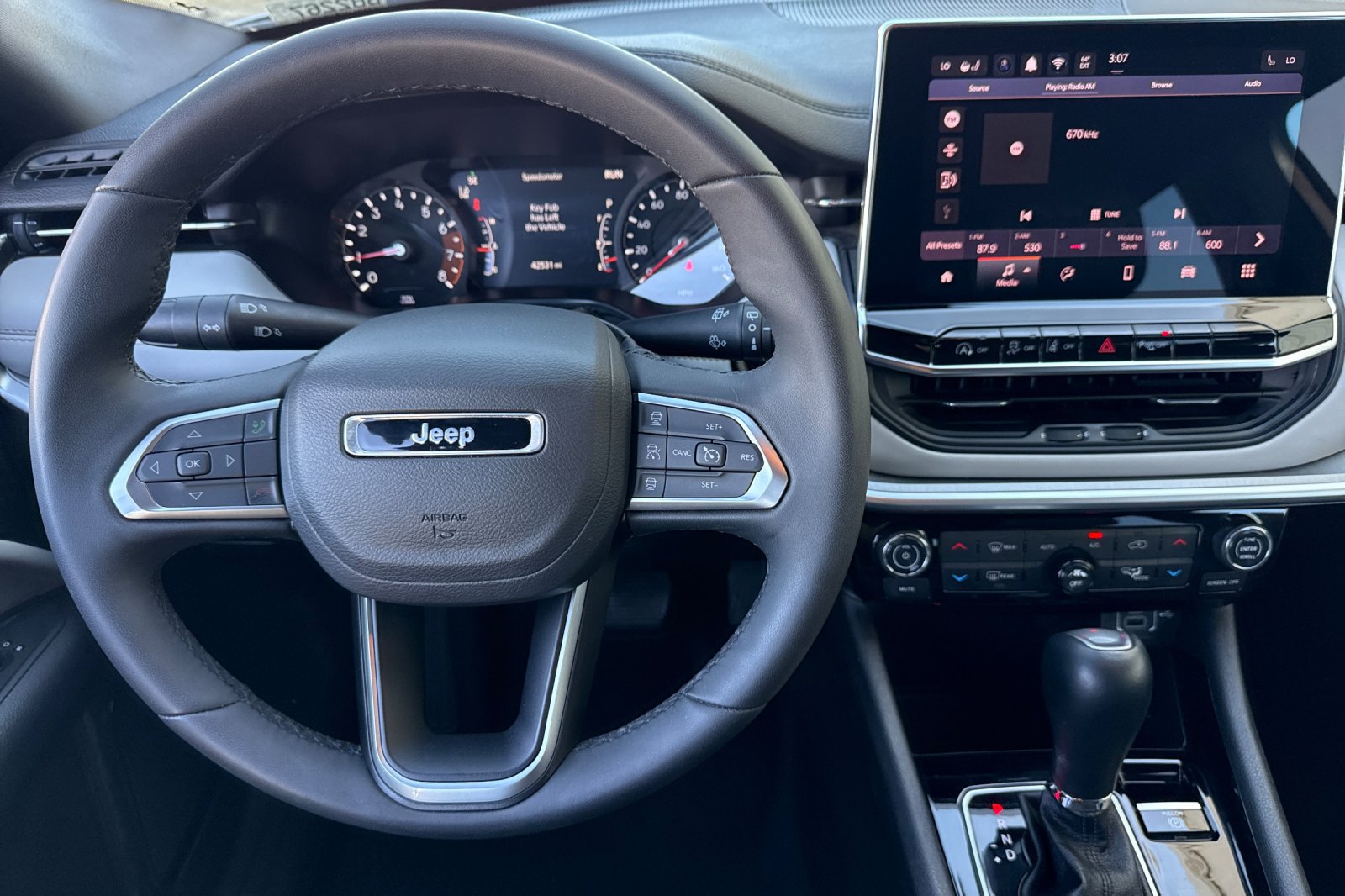 Used 2025 Jeep Compass Limited AWD/4WD image 17