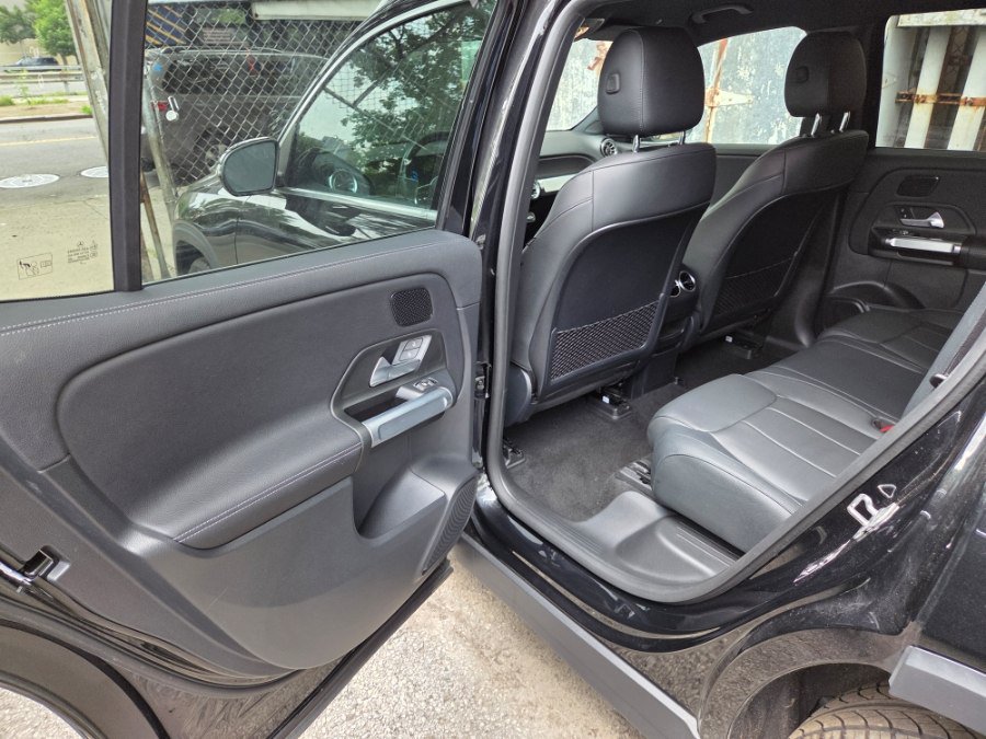 Used 2023 Mercedes-Benz EQB 300 4MATIC w/ Exclusive Package image 9