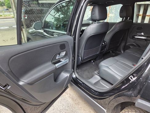 Used 2023 Mercedes-Benz EQB 300 4MATIC w/ Exclusive Package image 9