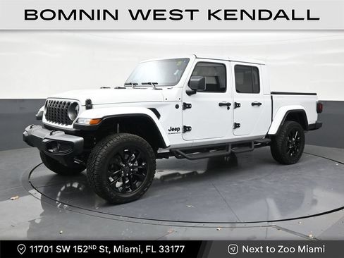 Used 2025 Jeep Gladiator Sport AWD/4WD image 1