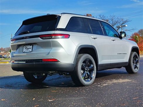 New 2025 Jeep Grand Cherokee Altitude image 7