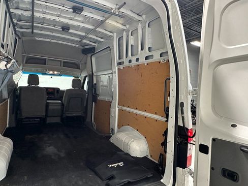Used 2014 Nissan NV 2500 SV image 10