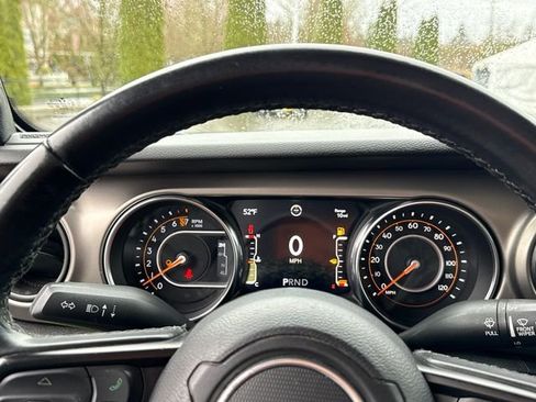 Used 2021 Jeep Gladiator Sport image 18