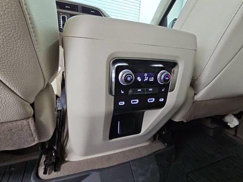 Certified 2024 GMC Yukon XL Denali w/ Advanced Technology Package AWD/4WD image 37