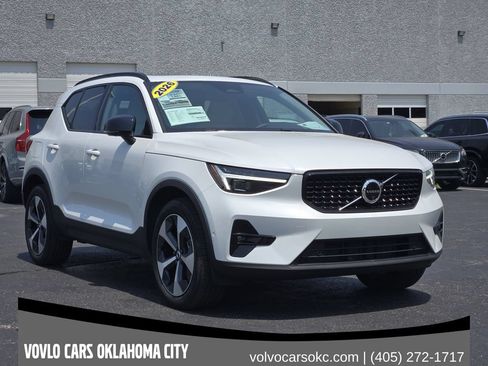 Used 2026 Volvo XC40 B5 Plus w/ Protection Package Premier AWD/4WD image 3