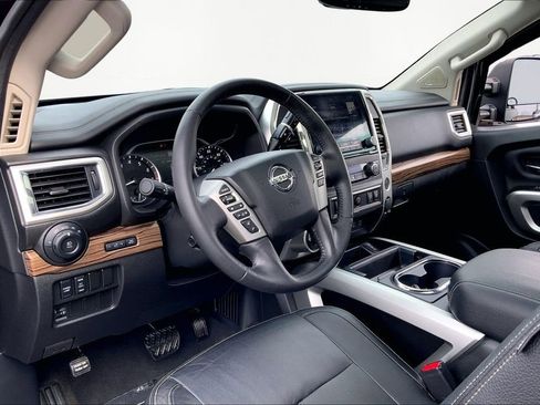 Used 2021 Nissan Titan SL w/ Moonroof Package image 12