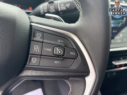 Used 2023 Jeep Grand Cherokee Laredo AWD/4WD image 19