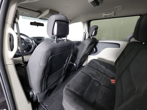 Used 2017 Dodge Grand Caravan SE image 14