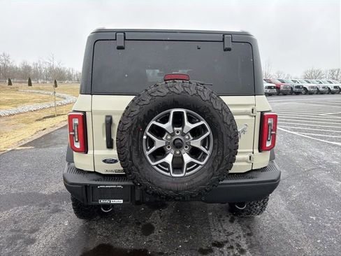 Used 2025 Ford Bronco Badlands image 7