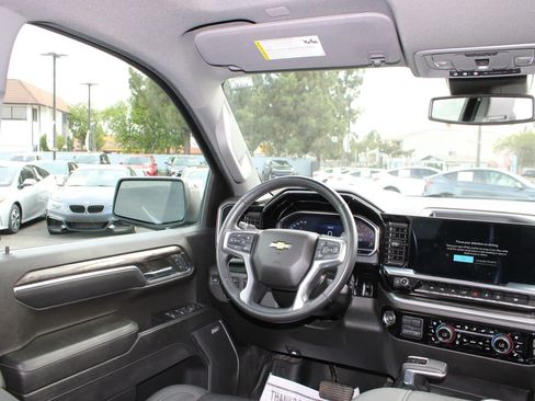 Used 2023 Chevrolet Silverado 1500 LTZ AWD/4WD image 27
