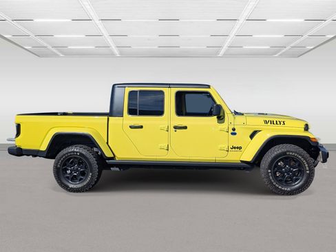 Used 2023 Jeep Gladiator Willys image 7