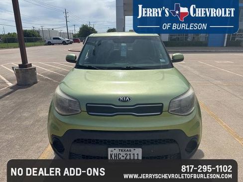 Used 2018 Kia Soul w/ Convenience Package FWD image 2