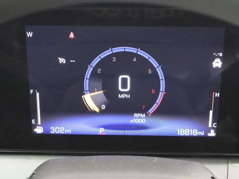 Used 2025 Chevrolet Trax LT FWD image 11